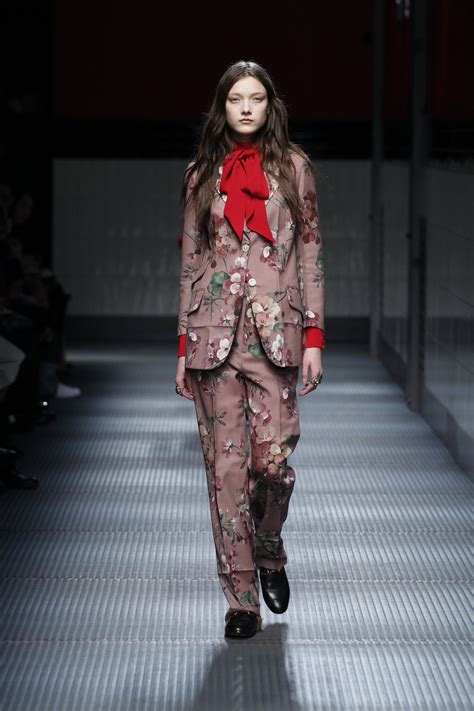 gucci collezione inverno 2015|Watch the Women's Fall Winter 2015 collection. .